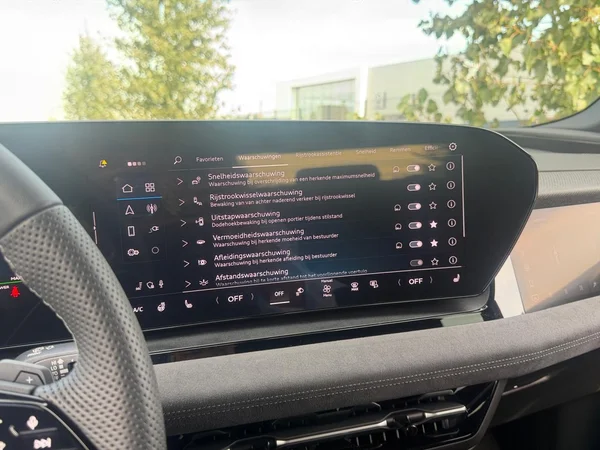 AUDI Q6 e-tron (2025) — foto 8 van 19