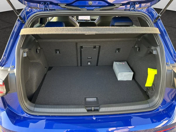 VOLKSWAGEN Golf VIII R (2026) — foto 8 van 16