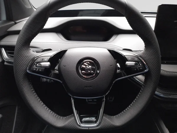 SKODA Enyaq Coupé (2025) — foto 8 van 17