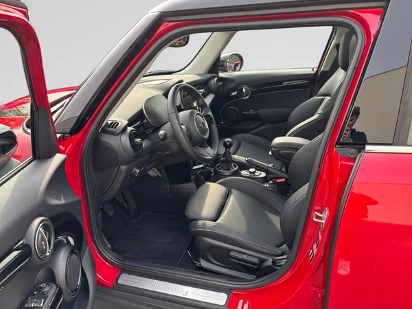 MINI Mini 5 Doors (F55 LCI II) (2022) — foto 24 van 24