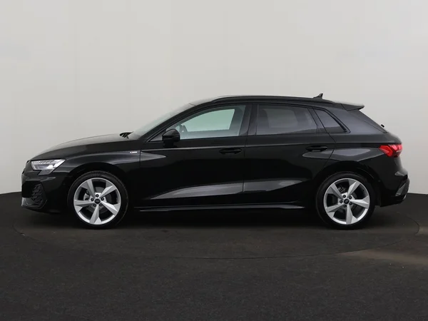 AUDI A3 Sportback (2025) — foto 9 van 18