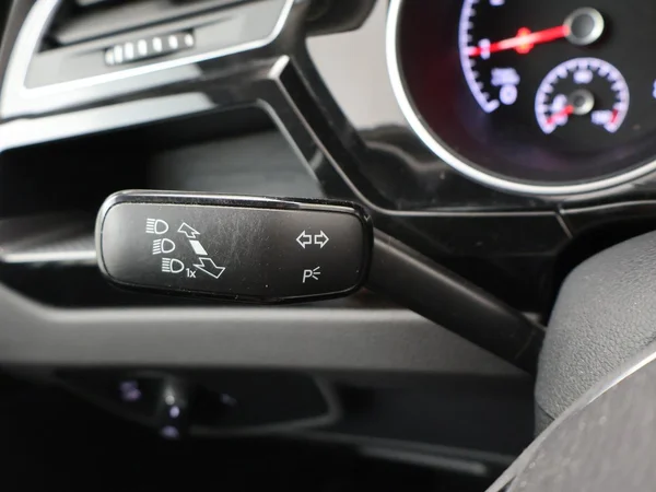 VOLKSWAGEN Touran (2022) — foto 11 van 29