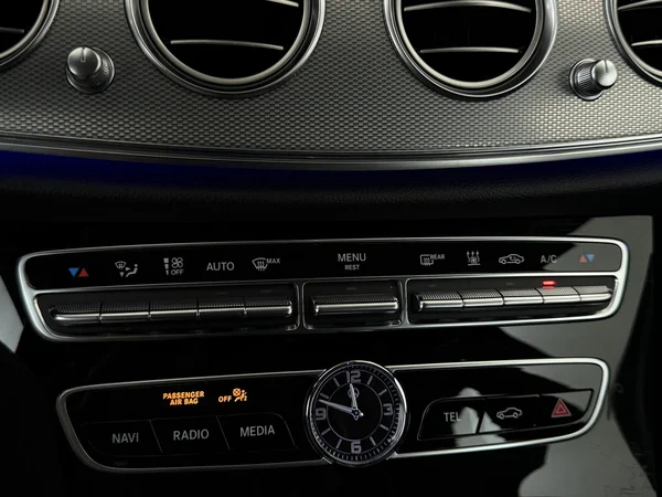 MERCEDES E 300 (2020) — foto 16 van 31
