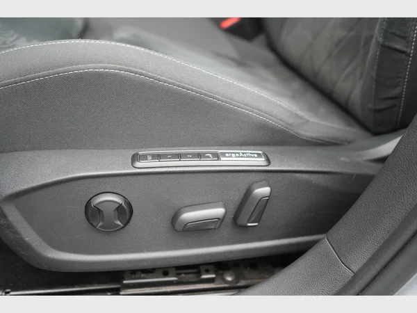 VOLKSWAGEN Golf VIII eHybrid (PHEV) (2021) — foto 5 van 32
