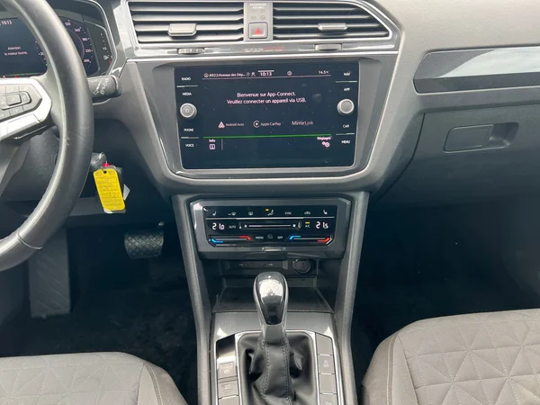 VOLKSWAGEN Tiguan (2021) — foto 17 van 17