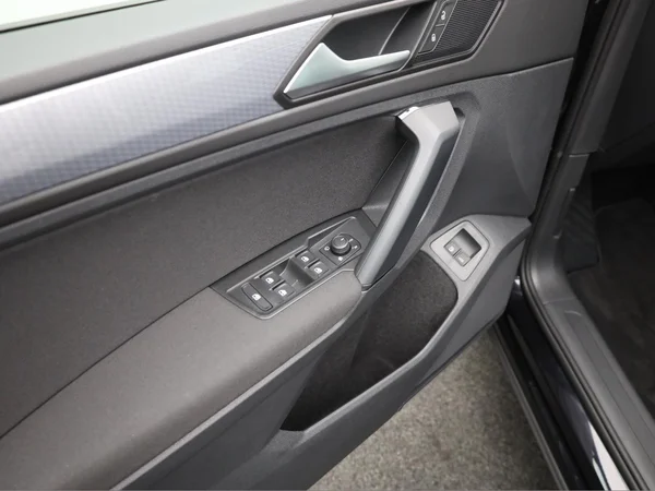 VOLKSWAGEN Tiguan eHybrid (PHEV) (2024) — foto 6 van 21