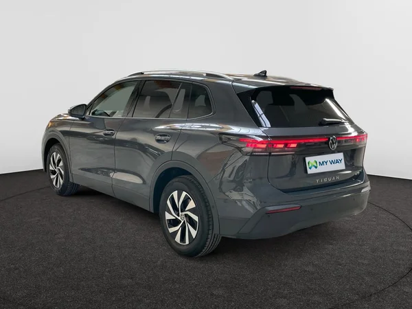VOLKSWAGEN Tiguan (2024) — foto 12 van 17
