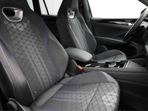 VOLKSWAGEN Tiguan (2025) — foto 19 van 24