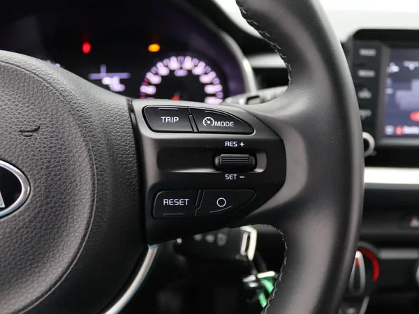 Kia Stonic (2018) — foto 7 van 19