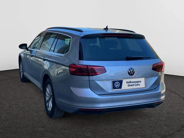 VOLKSWAGEN Passat SW (2024) — foto 8 van 13