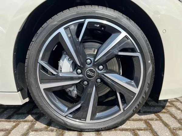 AUDI A6 Sportback e-tron (2026) — foto 17 van 24