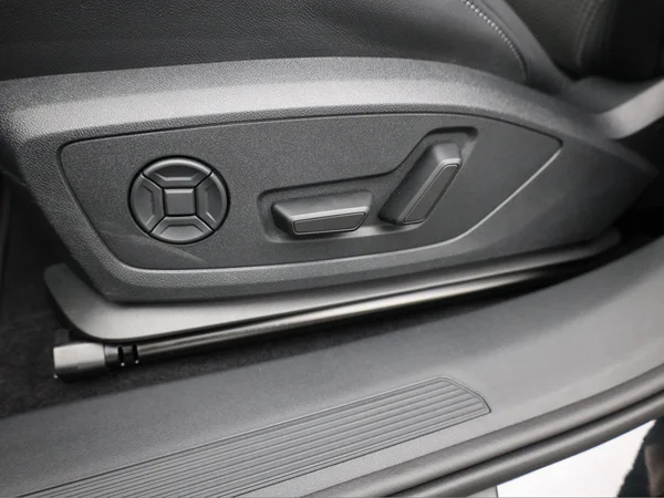 AUDI Q4 e-tron (2025) — foto 9 van 25