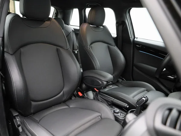 MINI Cooper (2022) — foto 28 van 38