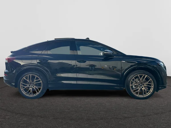AUDI Q4 Sportback e-tron (2025) — foto 4 van 24