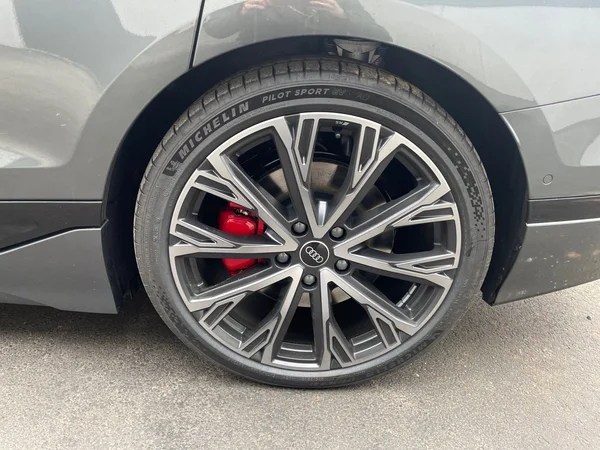 AUDI A6 Avant e-tron (2025) — foto 4 van 24