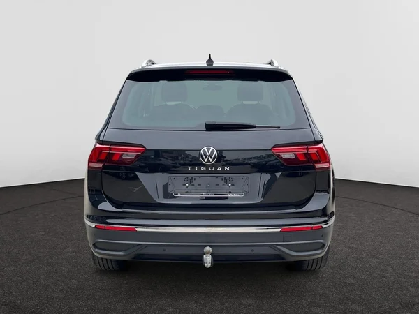 VOLKSWAGEN Tiguan (2022) — foto 15 van 22