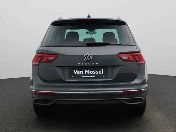 Volkswagen Tiguan (2021) — foto 40 van 43
