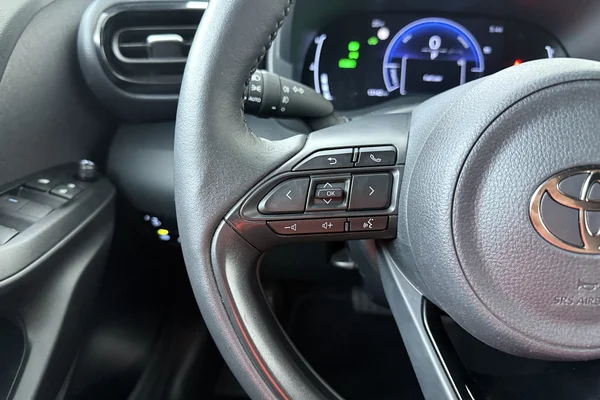 Toyota Yaris Cross Hybrid (HEV) (2025) — foto 6 van 18