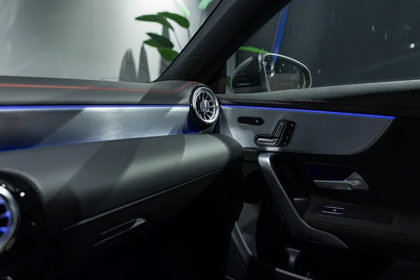 Mercedes-Benz CLA (2020) — foto 9 van 39