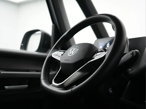 VOLKSWAGEN ID.Buzz (2025) — foto 14 van 44