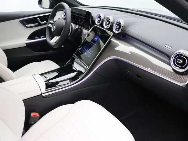 Mercedes-Benz C-Klasse (2026) — foto 17 van 27