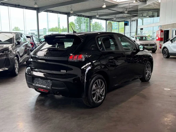 Peugeot 208 (2022) — foto 8 van 14