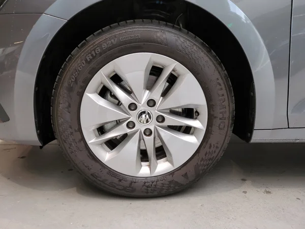 SKODA Octavia Combi (2024) — foto 3 van 14