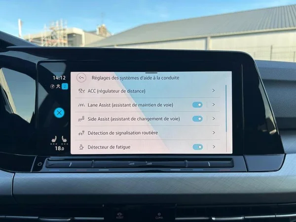 VOLKSWAGEN Golf VIII (2022) — foto 11 van 31