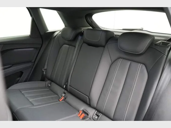 AUDI Q4 e-tron (2023) — foto 21 van 31