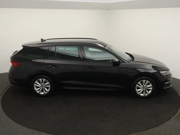 SKODA Octavia Combi (2025) — foto 27 van 28