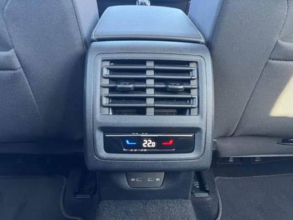 VOLKSWAGEN Golf VIII SW (2025) — foto 2 van 23