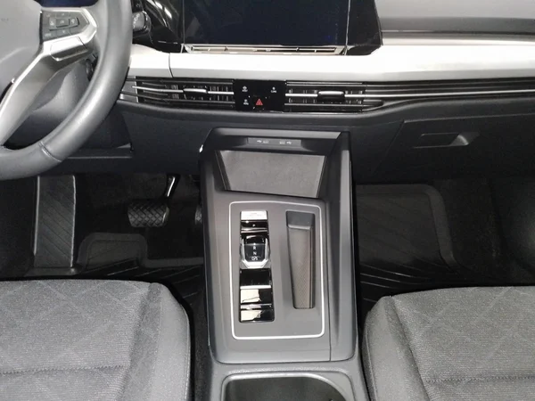 VOLKSWAGEN Golf VIII SW (2024) — foto 6 van 15