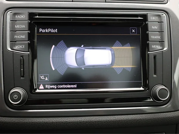 VOLKSWAGEN Tiguan (2016) — foto 8 van 19