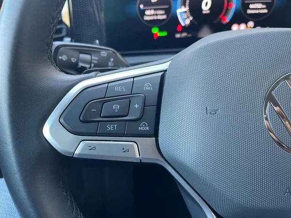 VOLKSWAGEN Tiguan (2024) — foto 8 van 29