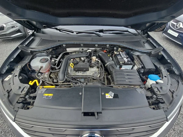 VOLKSWAGEN T-Roc (2021) — foto 9 van 24