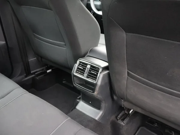 Škoda Karoq (2021) — foto 3 van 25
