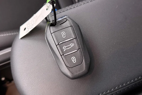 Jeep E-Avenger (2025) — foto 17 van 38