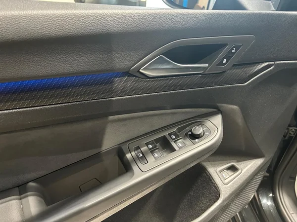 VOLKSWAGEN Golf VIII SW (2024) — foto 6 van 28