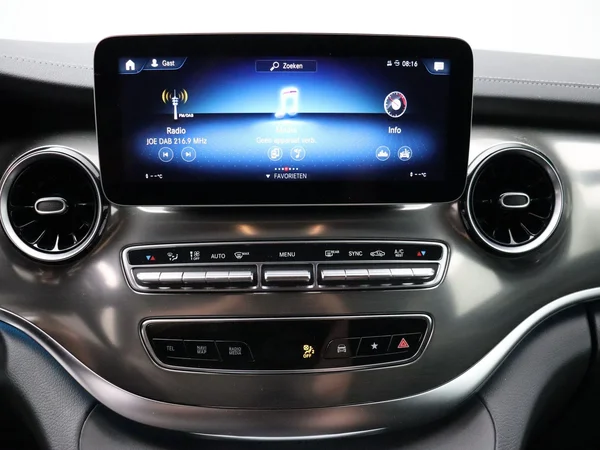 Mercedes-Benz V-Klasse (2024) — foto 11 van 36