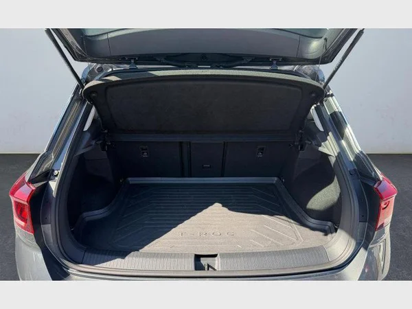Volkswagen T-Roc (2023) — foto 21 van 29