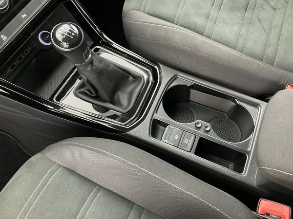 VOLKSWAGEN Touran (2019) — foto 15 van 36