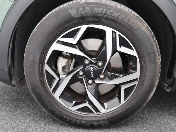 KIA Sportage HEV (2024) — foto 9 van 17