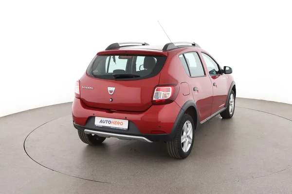 Dacia Sandero (2016) — foto 12 van 16