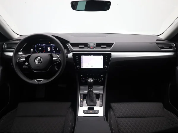 SKODA Superb Combi (2024) — foto 21 van 22