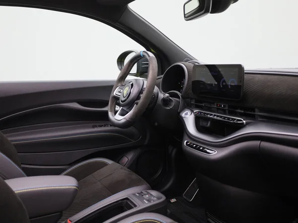 Fiat 500C (2023) — foto 29 van 48