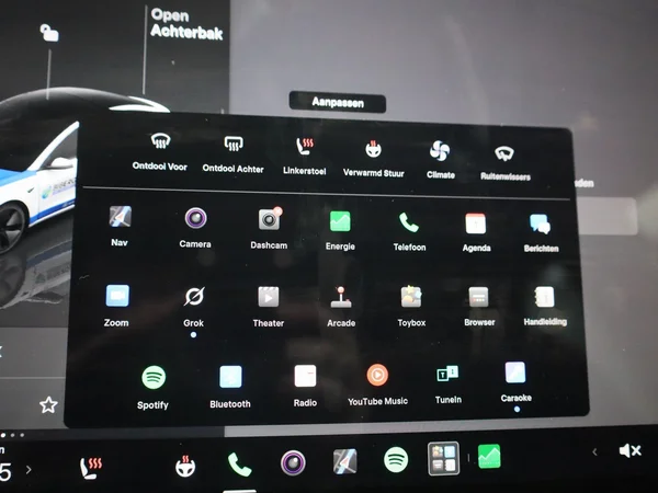 Tesla Model 3 (2023) — foto 15 van 40