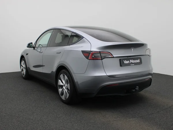 Tesla Model Y (2023) — foto 12 van 41