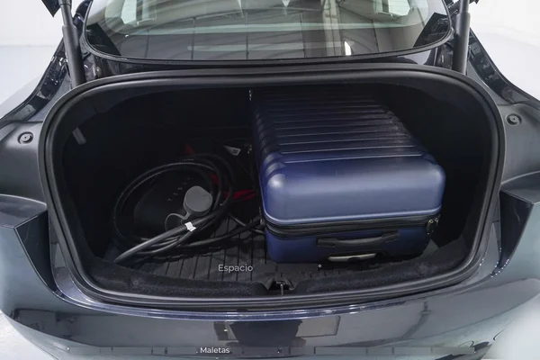 Tesla Model 3 (2024) — foto 6 van 40