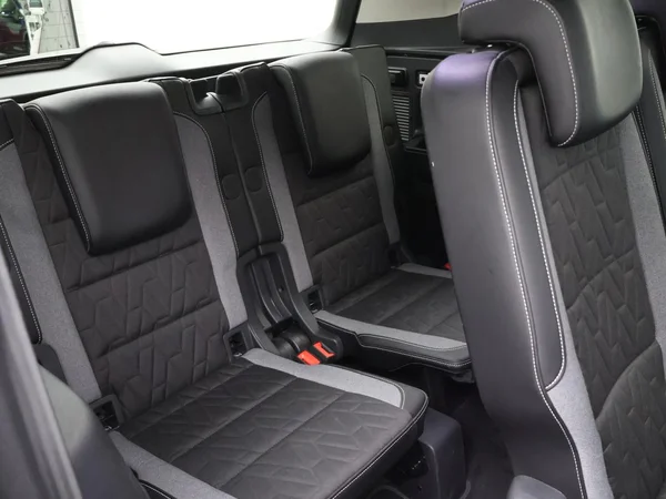 VOLKSWAGEN Touran (2025) — foto 25 van 29