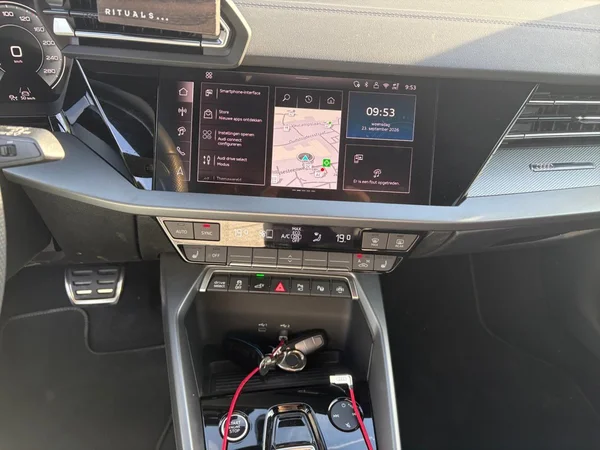 AUDI A3 Allstreet PHEV (2025) — foto 2 van 24